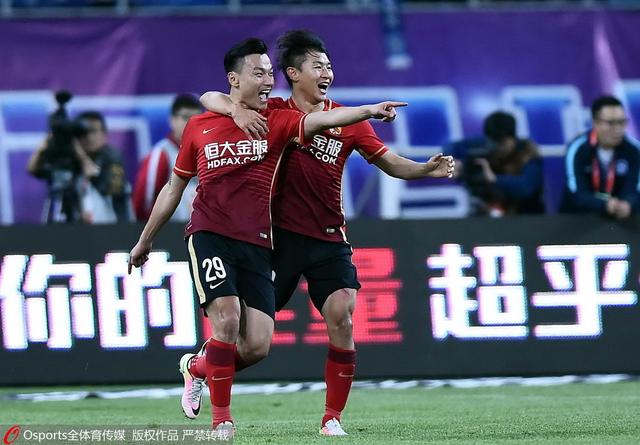 玩球赛报：登顶!恒大客场4-0泰达 郜林2射1传阿兰斩首球