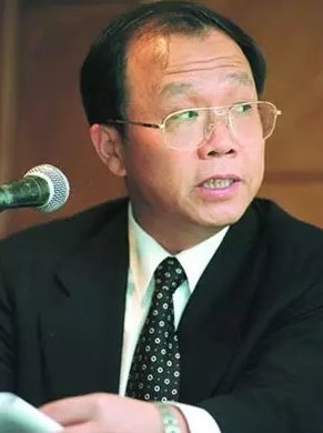 博彩资讯：巨贪赴港赌博次日飞回京上班 最多1夜输千万港币