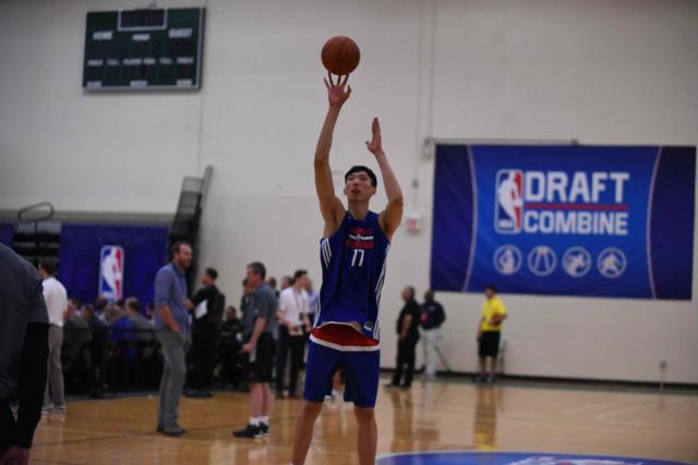 玩球网报：NBA官网最新模拟选秀榜 周琦首轮30位赴勇士