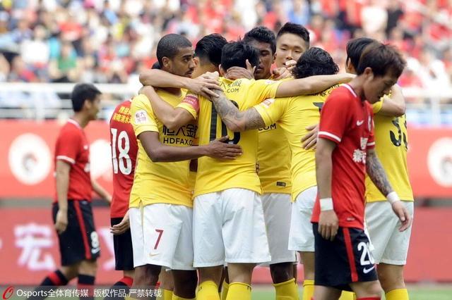 玩球网报：恒大3-0辽足取9连胜 郑智阿兰传射高拉特破门
