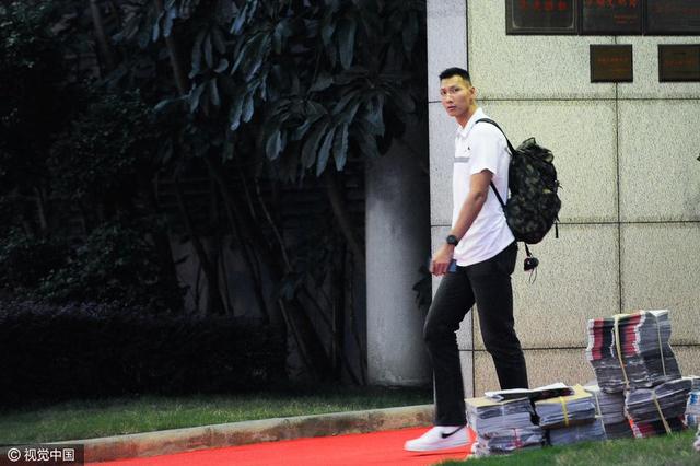 玩球头条：阿联确定缺席CBA首轮 回归首秀将战广东德比