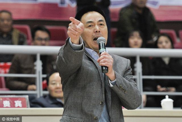 玩球资讯：CBA队老板斥裁判大闹赛场 中国篮球没希望了