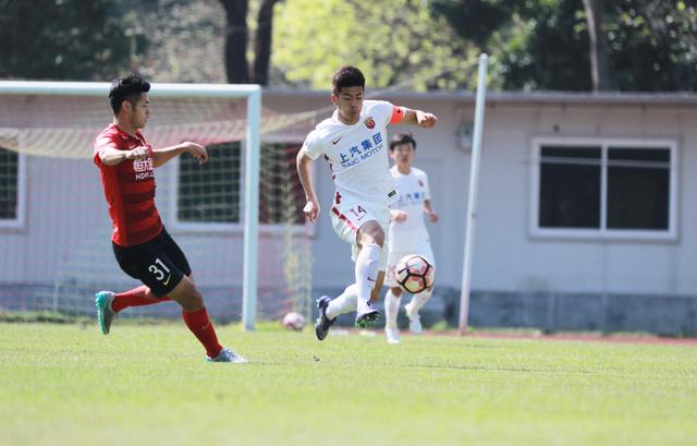 玩球赛报：预备队-上港2-1逆转胜恒大 替老哥报一箭之仇