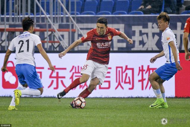 玩球网报：泰达阵型松散被恒大完爆 5轮进2球这么踢悬了