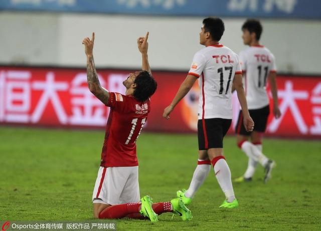 玩球赛报：十人恒大2-1逆转辽足 郜林扳平球高拉特点射