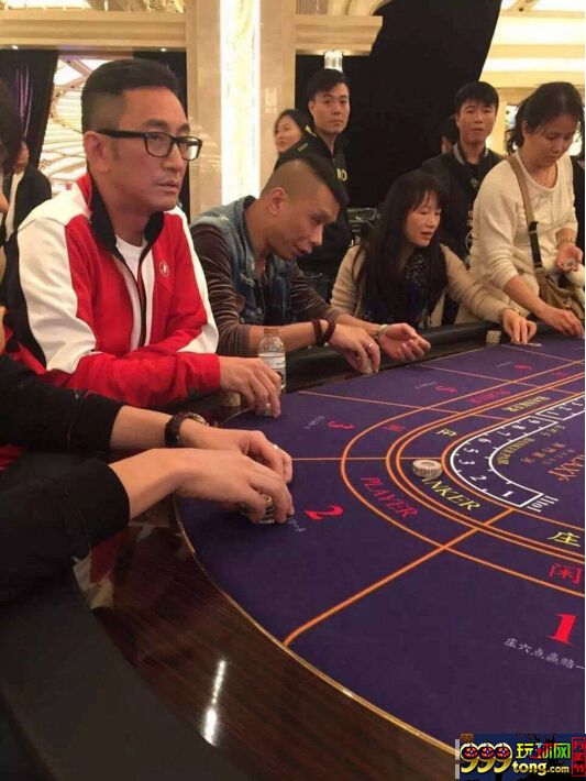 博彩资讯：网爆影星吴启华现身澳门赌场 着休闲装亮相(图)