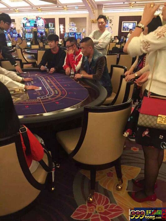 博彩资讯：网爆影星吴启华现身澳门赌场 着休闲装亮相(图)